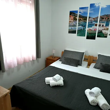 Tinko, Hvar Хвар